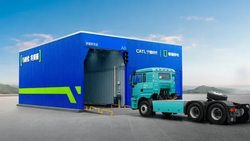 CATL bietet Batteriewechsel-Stationen  für schwere E-Lkw an.(Bild:  CATL)