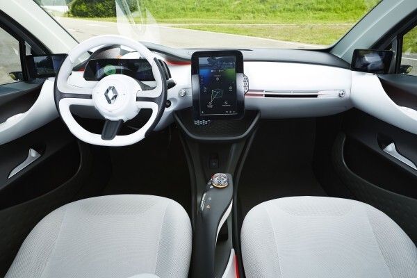Renault präsentiert in Paris die Studie EOLAB. Das Konzeptfahrzeug kommt dank neuer „Z.E. Hybrid“-Antriebstechnik, intelligentem Leichtbau und ausgefeilter Aerodynamik mit 1,0 l Superbenzin pro 100 km aus. (Bild: Renault)