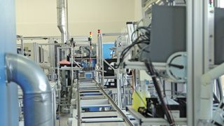 Über ein Manufacturing Execution System stehen die Fertigungsdaten im Unternehmen dem Management in Echtzeit zur Verfügung.  (Bild: Schäfer)
