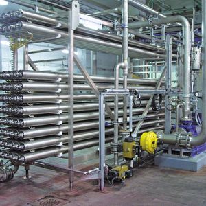 Einsatz von Membrananlagen in der Flüssigfarbenproduktion: Per Diafiltration entsalzt diese Anlage Flüssigfarbstoffe und konzentriert die Rohlösung auf. 