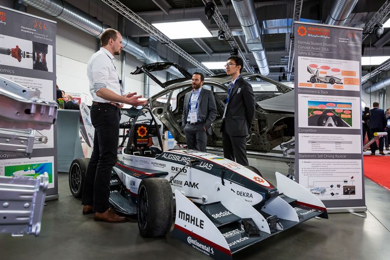Auch Hochschulen zeigten Technik: Hier zu sehen ist eine Karosse von Starkstrom Augsburg. (Stefan Bausewein)