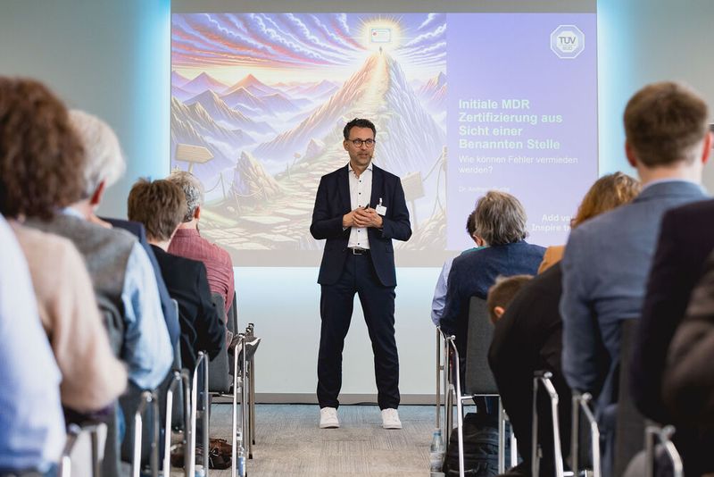 Mit Dr. Andreas Purde von TÜV Süd Product Service GmbH hielt erstmals ein Mitarbeiter einer benannten Stelle einen Vortrag bei den Regulatory Affairs Expert Talks. (Bild: Stefan Bausewein)
