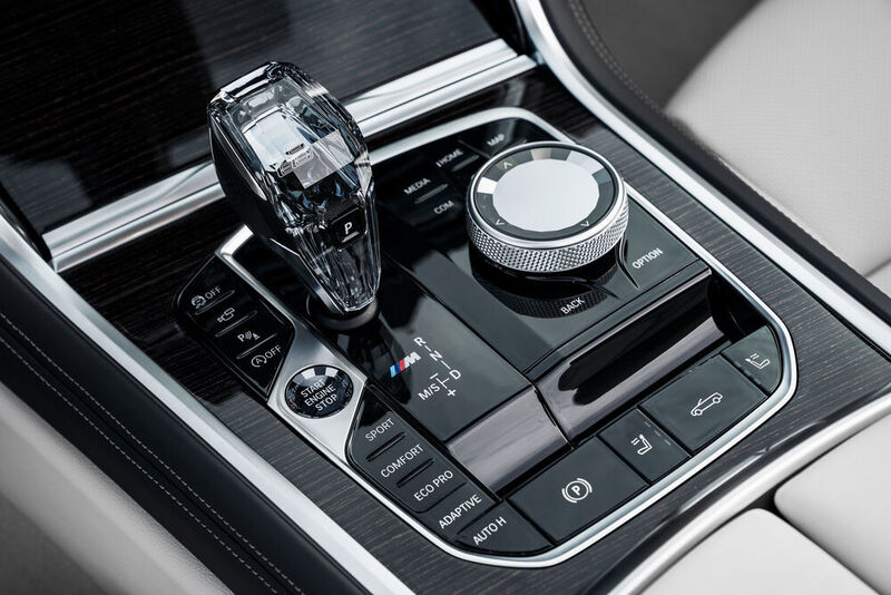 Optional verfügbare, verglaste Bedienelemente vermitteln echtes Luxus-Flair. (Daniel Kraus/BMW)
