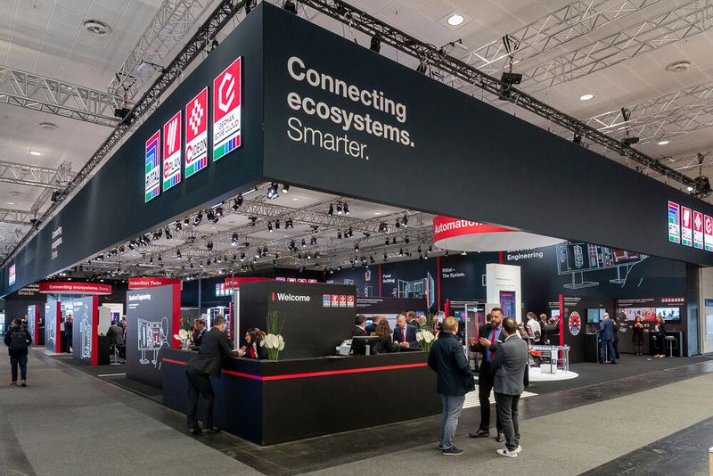 Gemeinsam mit Eplan, Cideon und German Edge Cloud verfolgt Rittal die Vision: „Connecting ecosystems. Smarter.“ So soll es die Oncite Virtual Factory beispielsweise ermöglichen, mehr Transparenz auf Basis einer 3D-Visualisierung der realen Fabrik zu schaffen. Hierzu dienen 3D-Abbildungen der gesamten Fabrikumgebung, wie Assets, Prozesse oder auch Interaktionen, um reale Produktionsdaten zu visualisieren und auszuwerten. (Bild: Vogel Communications Group)