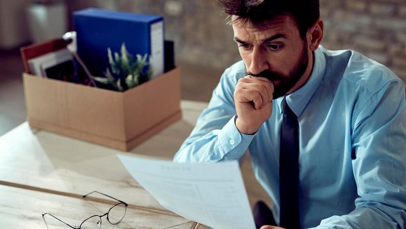 Mühselig, aber notwendig: Wegen des neuen Nachweisgesetzes müssen Arbeitgeber ihre Muster für Arbeitsverträge überprüfen. Wer das versäumt, muss mit einem Bußgeld rechnen. Mühselig, aber notwendig: Wegen des neuen Nachweisgesetzes müssen Arbeitgeber ihre Muster für Arbeitsverträge überprüfen. Wer das versäumt, muss mit einem Bußgeld rechnen.