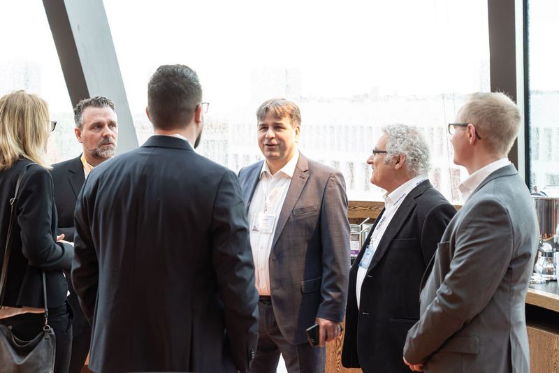 Dirk Kierstein, Leiter Partnermanagement bei Macmon, begrüßt die Gäste. (Macmon)