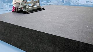 Aus Granit werden bei Reitz Maschinenbetten bis 8000 mm × 4300 mm × 1500 mm hergestellt.  Bild: E. Reitz (Archiv: Vogel Business Media)
