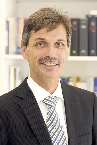Prof. Dr. Jürgen Becker ist Inhaber des Lehrstuhls für Wirtschaftsinformatik und Informationsmanagement. Zu seinen Arbeitsgebieten in Forschung und Lehre gehört auch der Bereich eGovernment (Archiv: Vogel Business Media)