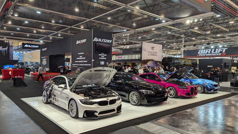 Rund 500 Aussteller aus 15 Ländern präsentieren in der Messe Essen Supersportwagen, Tuning-Autos, Klassiker und Motorsport.  (Bild: Rosenow – VCG)