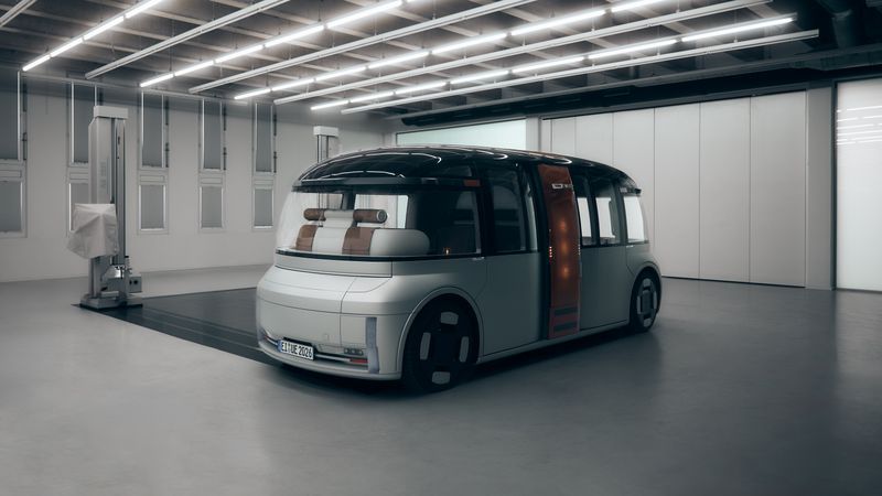 The People Mover at its world premiere. The large polycarbonate windshield is clearly visible. One of several materials contributed by Covestro.(Image: UE | STUDIOS)