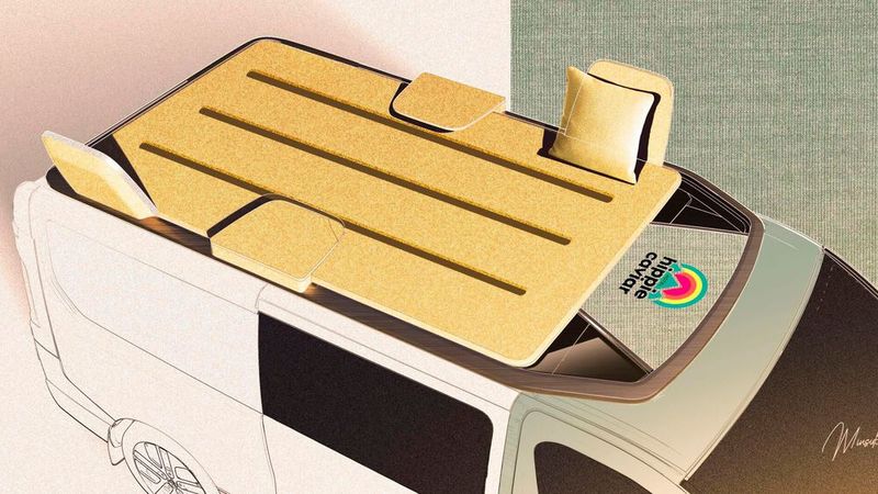 Freie Sicht in den Sternenhimmel soll eine über eine ausklappbare Außenleiter zugängliche Dachterrasse bieten, die mit einem niedrigen Loungetisch und zwei faltbaren Sesseln ausgestattet ist. (Bild: Hersteller)