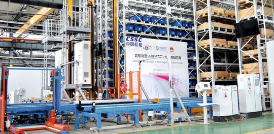 Das intelligente Lager von KSEC Intelligent dient neben dem Lagerbetrieb auch als Testfeld für moderne Logistik, bei der Steuerungssysteme unter anderem in Verbindung mit 5G-Kommunikation erprobt werden. Das intelligente Lager von KSEC Intelligent dient neben dem Lagerbetrieb auch als Testfeld für moderne Logistik, bei der Steuerungssysteme unter anderem in Verbindung mit 5G-Kommunikation erprobt werden.