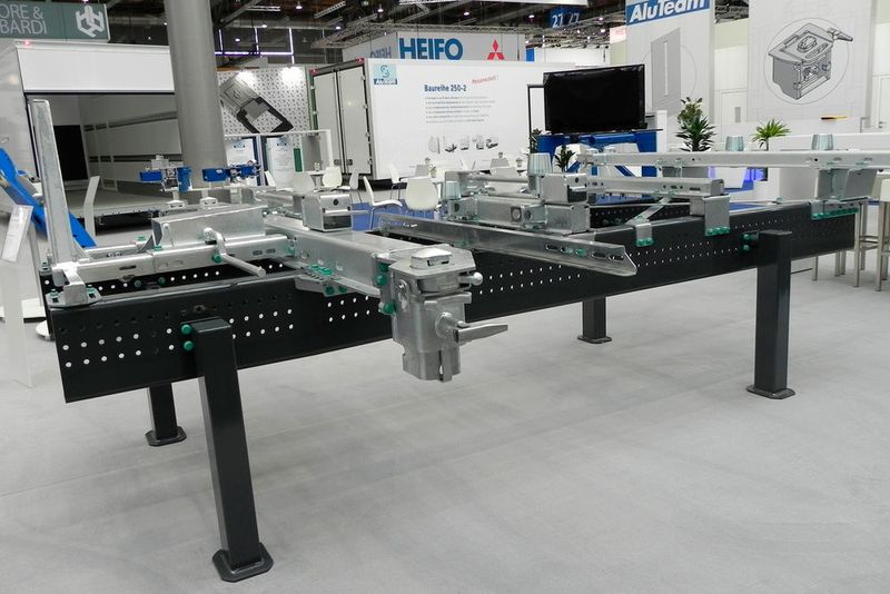 Das Modell demonstriert viele der Möglichkeiten des Wechselsystems mit seinen über 600 Varianten. Über ein Konfigurationsformular unter www.schneider-fc.com kann jeder Fahrzeugbauer schnell ein individuelles Angebot anfordern. (Aluteam)
