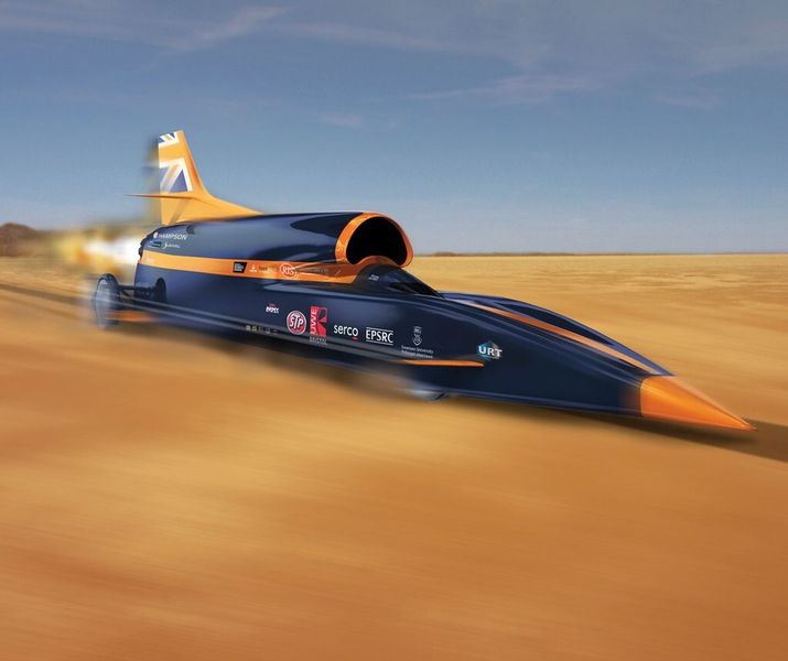 Der Werkzeughersteller SGS Tool präsentiert den Besuchern der EMO 2013 mit dem Raketenfahrzeug  „Bloodhound SSC“ in Halle 5, Stand B 42, ein spektakuläres Ausstellungsstück. Mit dieser Hybridrakete will der britische Pilot Andy Green den Geschwindigkeitsrekord von 1200 Km/h brechen, den er vor 16 Jahren selbst aufgestellt hat. (Bild: SGS Tool)