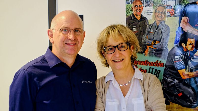 ... die Geschäftsführer Christian Korte und Ute Wehrstedt vom Autohaus Korte & Meyer (Langwedel). (Bild: Seat Deutschland)