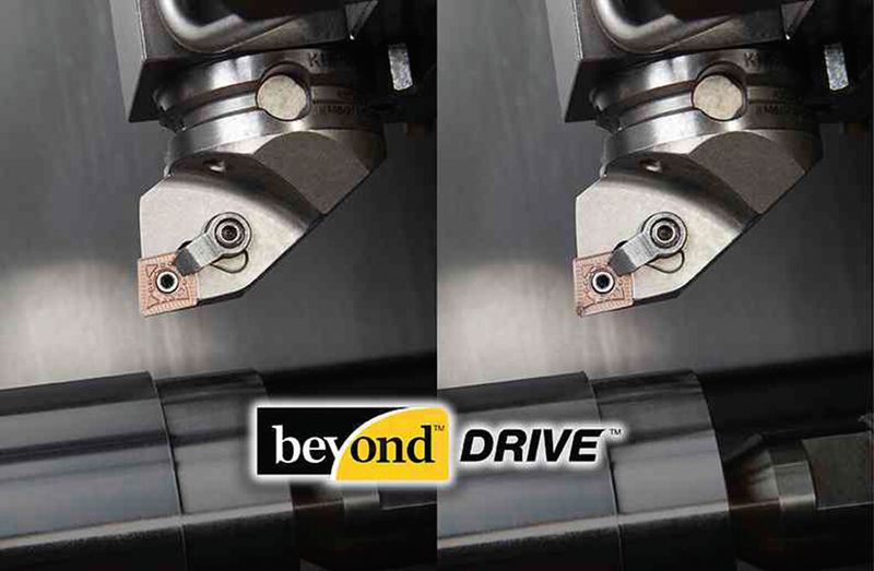 «Beyond Drive» (links) vereinfacht die Verschleisserkennung. Bei schwarzen Schneidplatten (rechts) ist der Verschleiss extrem schwer zu  erkennen. Dies führt dazu, dass Maschinenbediener, um die  Prozesssicherheit nicht zu gefährden, die Schneidplatten oft schon wechseln, bevor sie das Standzeitende erreicht haben. (Bild: Kennametal)