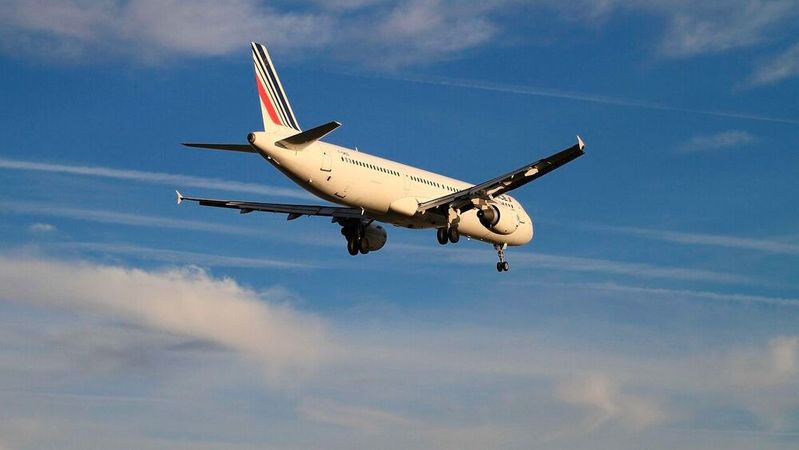 Im Projekt Lime arbeiten Unternehmen aus Luft- und Batteriebranche an einem Batteriesystem für hybrid-elektrische Flugzeuge.(Bild:  frei lizensiert bei Pixabay)