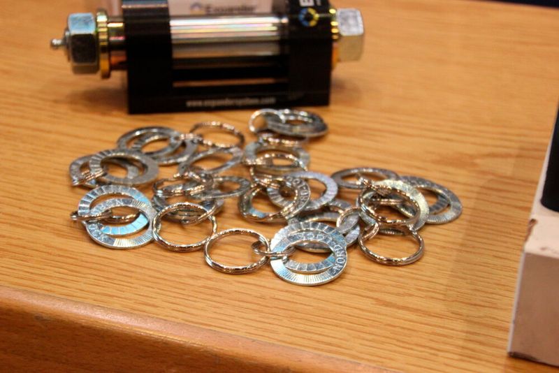 Wie effektives Sichern von Schraubenverbindungen funktioniert, zeigte Nord-Lock an seinem Stand. (Bild: VCG/Juliana Pfeiffer)