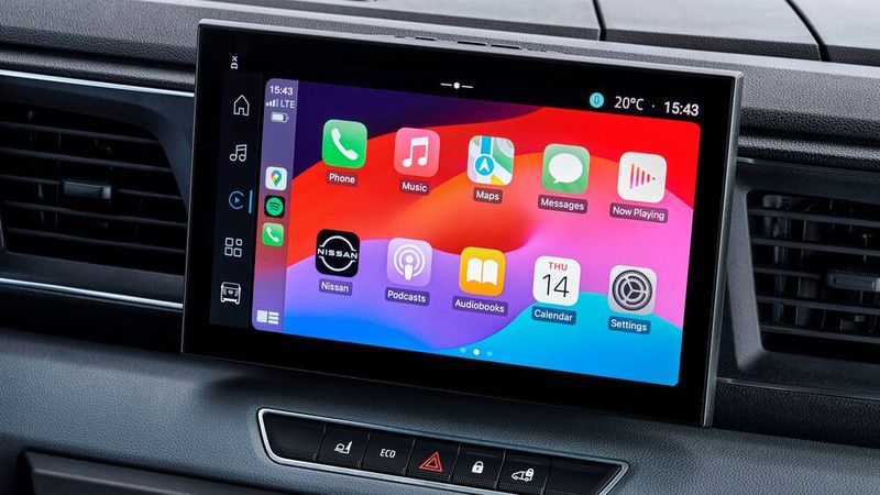 In das Infotainmentsystem des Interstar lassen sich Smartphone-Inhalte einbinden. (Bild: Nissan)