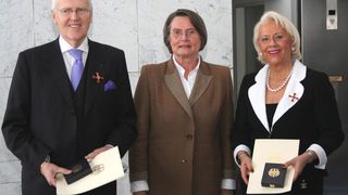 Dietmar Harting, die Ministerin für Wirtschaft, Mittelstand und Energie des Landes Nordrhein-Westfalen, Christa Thoben  (Mitte) und Margrit Harting (Archiv: Vogel Business Media)