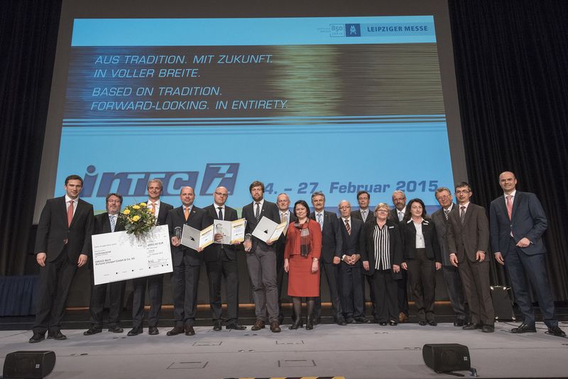 Im Beisein des stellvertretenden sächsischen Ministerpräsidenten Martin Dulig und des VDMA-Präsidenten Dr. Reinhold Festge wurde die Firma JAKOB Antriebstechnik mit dem zweiten Platz beim Intec-Preis für Unternehmen bis 100 Mitarbeiter für das Motorspindelschutzsystem MS³ ausgezeichnet. (Bild: Jakob Antriebstechnik)