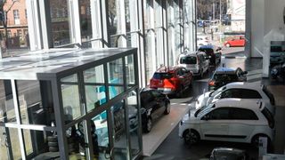 Ein Stück weit Rückkehr zur Normalität: Der Importeursverband VDIK hält 2022 ein Volumen von drei Millionen Pkw-Neuzulassungen für möglich. (Achter/»kfz-betrieb»)