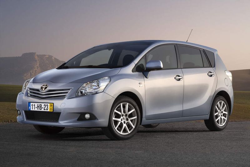 Dank des längeren Radstands, einer breiteren Spurweite vorn und hinten sowie einer weiterentwickelten Fahrwerkgeometrie soll der neue Verso mehr Fahrdynamik, mehr Fahrzeugstabilität und einen höheren Fahrkomfort bieten. (Archiv: Vogel Business Media)