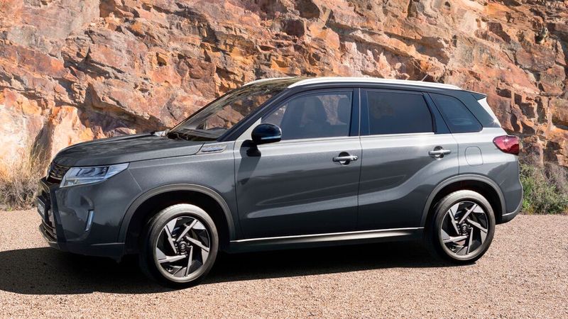 In der Seitenansicht ist der Vitara nahezu unverändert. (Bild: Suzuki)