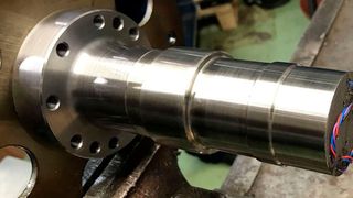 3D-gedruckter Schaft mit Sensorelement und Verkabelung. ( VTT /  Antti Vaajoki)