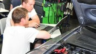 An der Heinrich-Lanz-Schule können sich Abiturienten künftig in dreieinhalb Jahren zum Gesellen, Technischen Fachwirt und Kfz-Meister ausbilden lassen. (Foto: Schmidt)