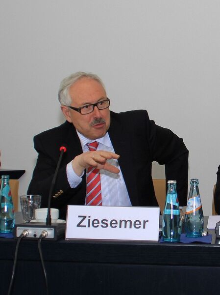 Michael Ziesemer, ZVEI-Vizepräsident, sieht für den Bereich Prozessautomatisierung eine erfolgreiche Zukunft.  (Bild: Ernhofer)