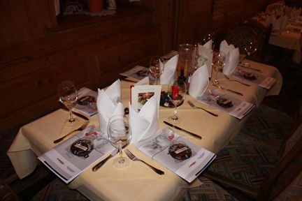 Dort durfte auch das leibliche Wohl nicht zu kurz kommen: Neben exzellenten Weinen stand eine leckere Weihnachtsgans auf dem Menü. (Archiv: Vogel Business Media)