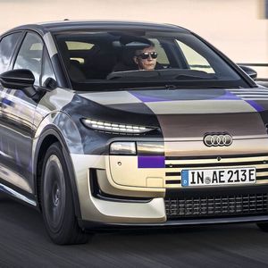 Mit Effizienz-Paket soll die Version mit 140 kW/190 PS und 61 kWh großer Batterie sich mit lediglich 12,8 kWh pro 100 Kilometer bescheiden.(Bild:  Audi AG)