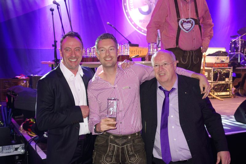 Für Microsoft kam Steffen Michael auf die Bühne und nahm den Victorpreis entgegen. (Bild: IT-BUSINESS)