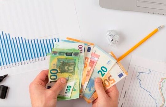 Was die Investitionsbereitschaft deutscher Unternehmen angeht, so macht man den Geldbeutel dafür immer lieber im Ausland auf, wie eine Analyse der DIHK jetzt offenbart ...(Bild:  Finanzfan)