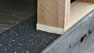 Antirutschmatten reduzieren die erforderlichen Gesamtvorspannkräfte beim Niederzurren der Ladung. Bild: BSW (Archiv: Vogel Business Media)