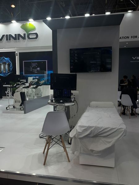 Die Messe Düsseldorf beherbergt an diesen Tagen beinahe schon ganze Arztpraxen ... (© cm)