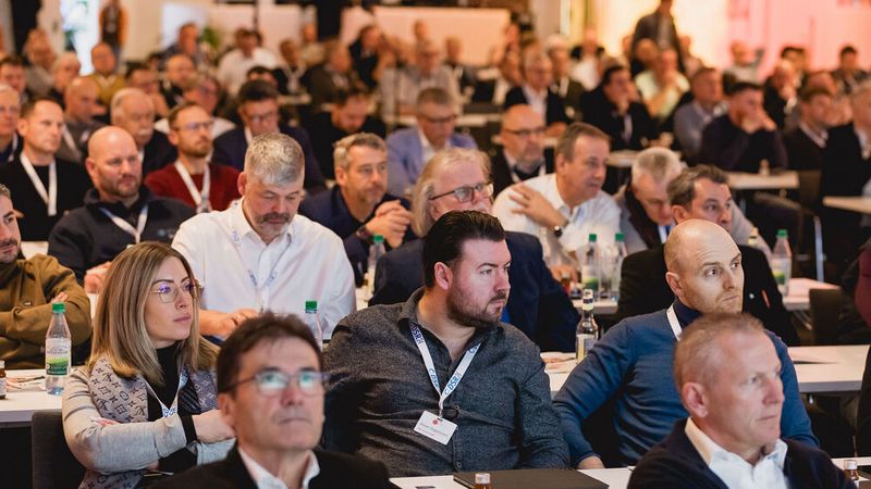 Bei den insgesamt rund 400 Teilnehmern stießen die Vorträge des Kfz- Sachverständigen Forums auf großes Interesse.   (Bild: Stefan Bausewein)