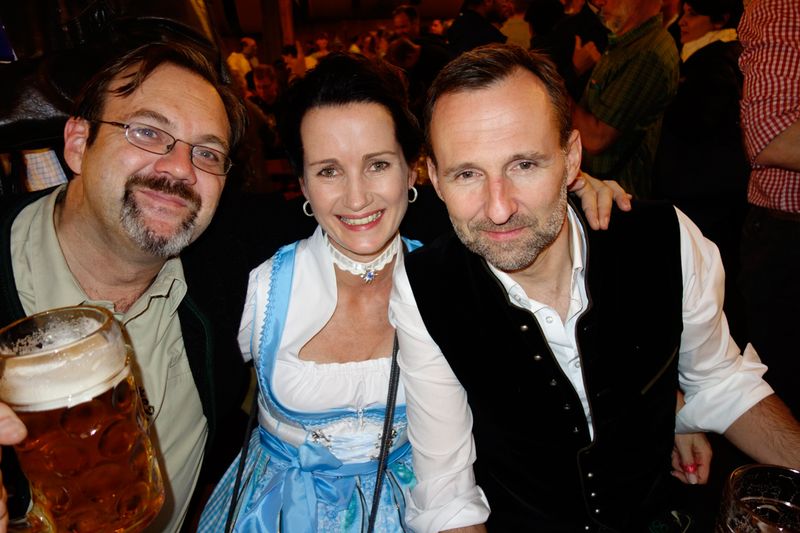 Münchener unter sich (v. l.) Jörg Sahlmann,, Katja Neumann, NEC, und Guenter Schiessl, Ingram Micro. (Bild: IT-BUSINESS)