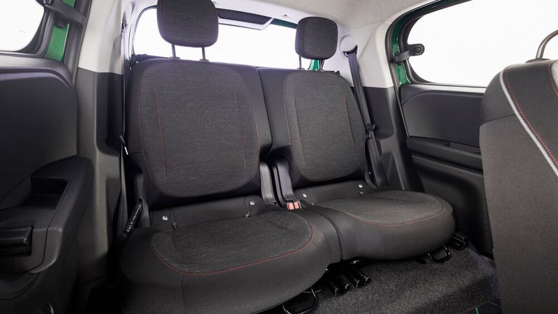 Der Fond des Twingo bietet zwei in Längsrichtung verstellbare Einzelsitze. (Bild: Renault)