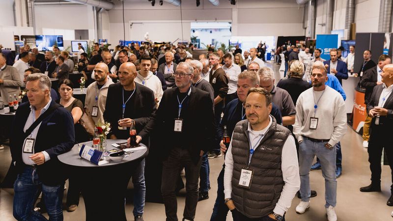 Die Live-Werkstatt stieß auf jeden Fall auf reges Interesse.  (Bild: Stefan Bausewein)