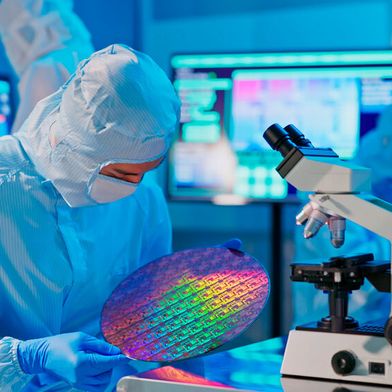 Trench SiC MOSFET bare dies enable compact, high-performance power semiconductor solutions. (symbolic image) (Source: © ryanking999 - stock.adobe.com)