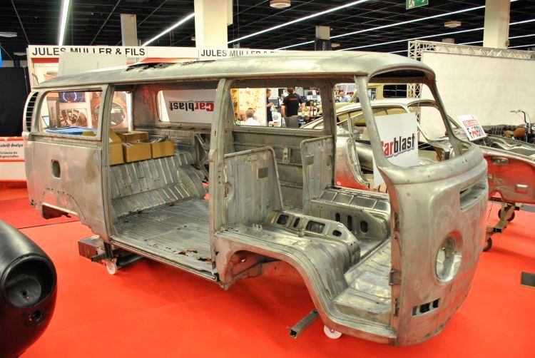 Mach mich nackig: Wer einen vergammelten Oldtimer perfekt restaurieren möchte, kommt um ein vollständiges Entlacken kaum herum.  (Bild: Dominsky)