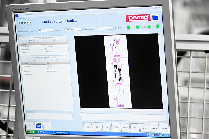 Blick auf den Monitor, der die Trutops-Mark-Funktionen anzeigt. Vor allem bei kleinen Losgrößen mache sich das System bezahlt und spare viel Zeit beim Umrüsten. (Bild: Trumpf)