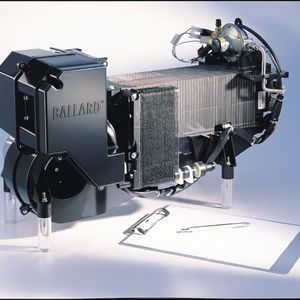 Bild 2: Dieses Brennstoffzellensystem von Ballard leistet 1200 W bei 26 V Nennspannung, wiegt 13 kg und kann an gewöhnliche Wasserstoff-Druckflaschen angeschlossen werden Bild: Ballard Power Systems