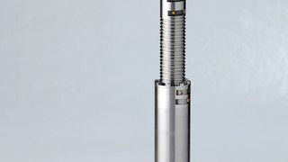 Zweistufige Kundenlösung: einbaufertige Teleskopspindel von Kammerer mit Antriebsmodul, Sockel und Anschlusseinheit. (Bild: Kammerer)