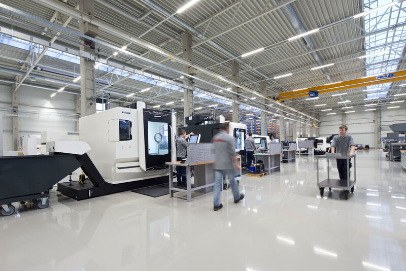 Mit neuen CNC-Maschinen ist eine Produktion mit hohem Automatisierungsgrad und minimierten Rüstzeiten möglich. (Fertig Motors)