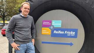 Sebastian Wedemeyer leitet Reifen-Fricke in der vierten Generation und entwickelte den Betrieb von Reifenhandel zum Komplettanbieter in Sachen Kfz-Service. (Bild: Rosenow – VCG)