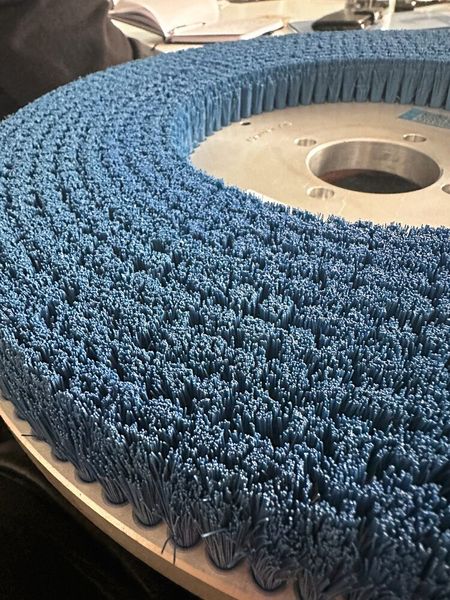 René Gerber fait les brosses les plus précises de la galaxie, c'est eux qui le disent et nous voulons bien les croire ! (Source : MSM)