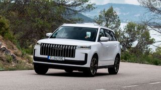 Jaecoo bietet sein SUV-Modell 5 nun mit Hybridantrieb an. (Bild: Chery)
